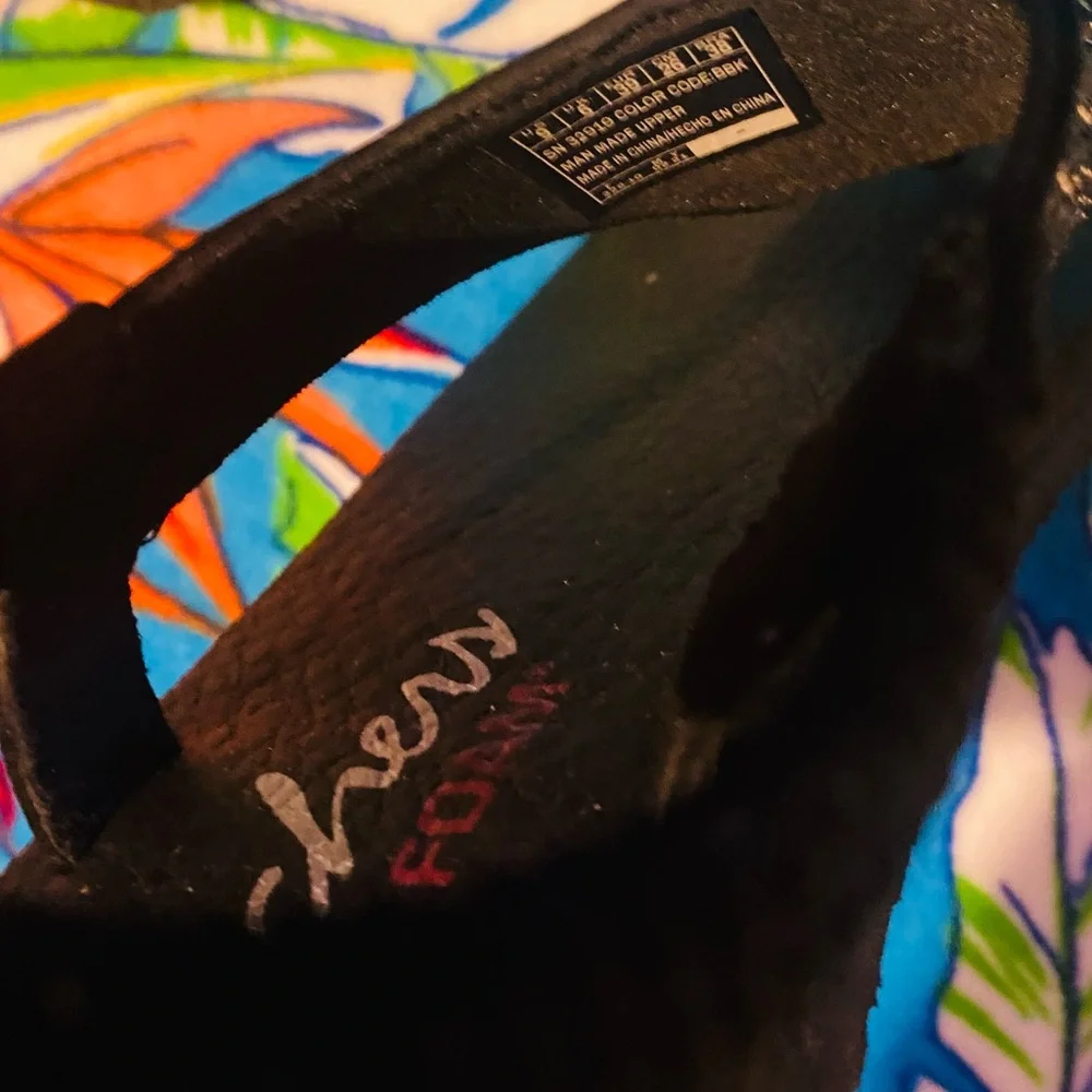 Sketchers rhinestone sling back thong with yoga, Yoga Foam cushioned /Size 9